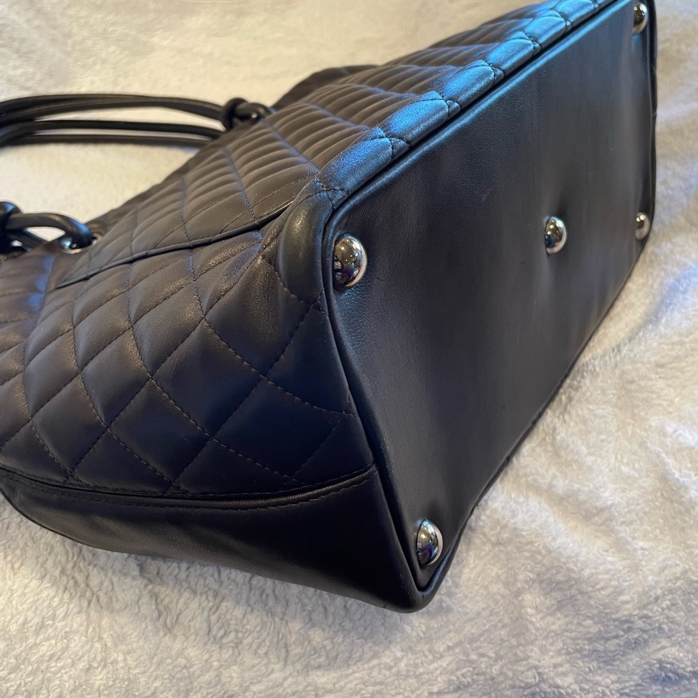 ❌❌❌SOLD❌ ❌ ❌💕HOST PICK💕CHANEL,Cambron Quilted Calf Tote - Picture 4 of 17